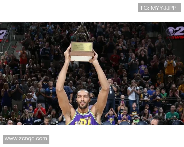 爵士球员戈贝尔获选为赛季最佳防守球员，再次证明防守如铁